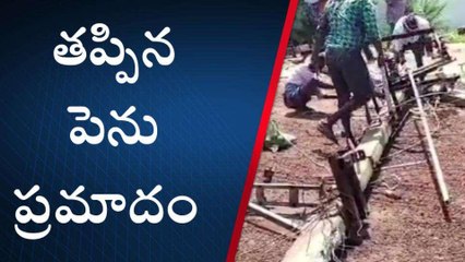 తిరుపతి జిల్లా: విద్యుత్ స్థంభాలను ఢీ కొన్న టిప్పర్.. తప్పిన పెనుప్రమాదం