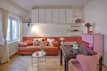 Transmis de génération en génération, un studio de 27 m2 vibrant de couleurs