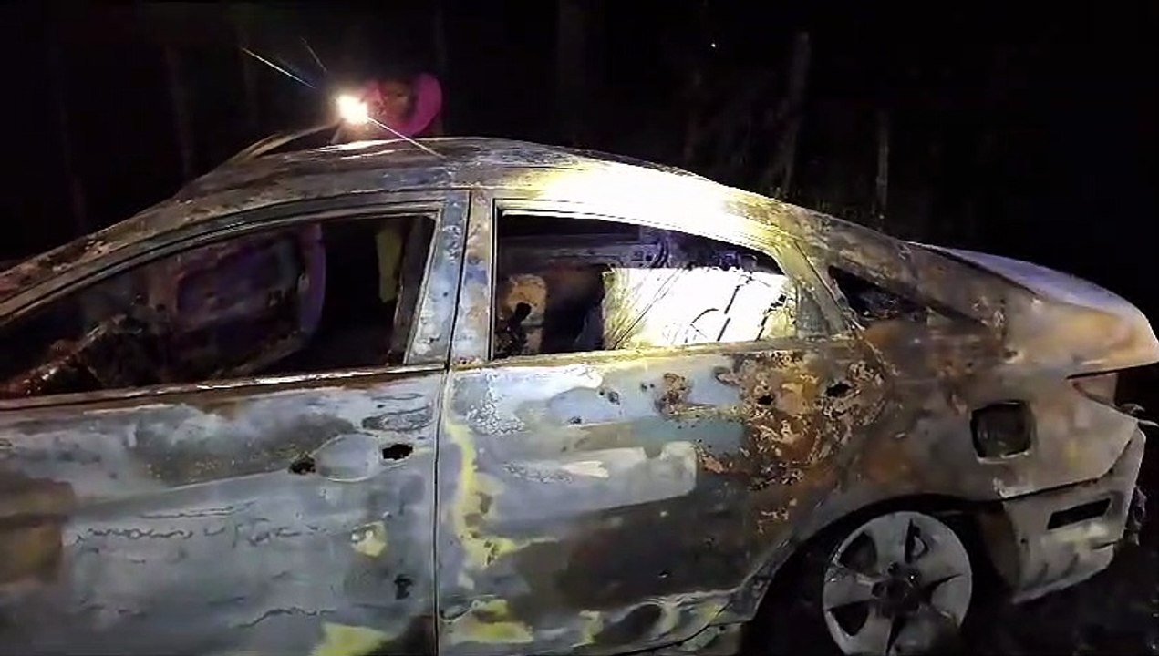Hallan dos cuerpos calcinados dentro de un carro en Loma Miranda