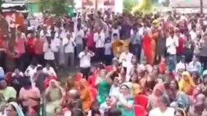 रतलाम: वीरांगना के कदमों में बिछी हथेलियां, शाहिद की मूर्ति का किया अनावरण