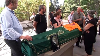 Usta oyuncu Ünal Silver, son yolculuğuna uğurlandı