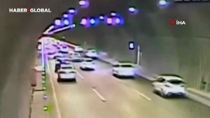 İzmir’de damperi açık unutulan kamyonun yaptığı feci kaza!