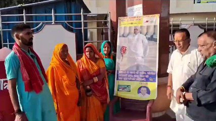 लालू की दीवानगी: महिलाओं ने राजद सुप्रीमो की तस्वीर पर बांधी राखी