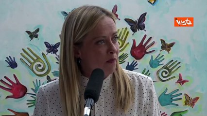 Meloni: "A Caivano per rispondere a invito di Don Patriciello, un uomo straordinario che ringrazio"