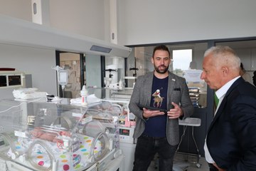 20230831_Hanna_Komorowska_Gnieznienski szpital z kamerami przy wczesniakach