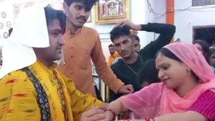 रक्षाबंधन: बागेश्वर धाम के पंडित धीरेंद्र कृष्ण शास्त्री को सैकड़ों बहनों ने बांधी राखी