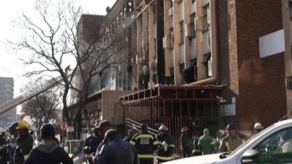 I sopravvissuti al rogo a Johannesburg: "Siamo fuggiti dalle finestre"