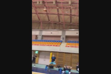 Mondiali basket, il canestro impossibile di Doncic - Video