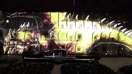 KRAKOW WAWEL DZIEDZINIEC ARKADOWY WIDOWISKO SMOK