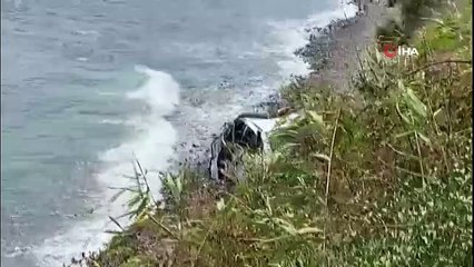 Kontrolü kaybedilen araç denize uçtu, okul müdürü hayatını kaybetti