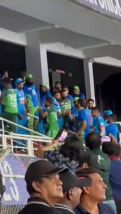 I have never seen so many Scenes in my Life, Everyone talking to each other and smiling . #PAKvIND #INDvPAK #INDvsPAK