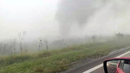 Vários veículos se envolvem em engavetamento na BR-277 e rodovia está totalmente bloqueada 1
