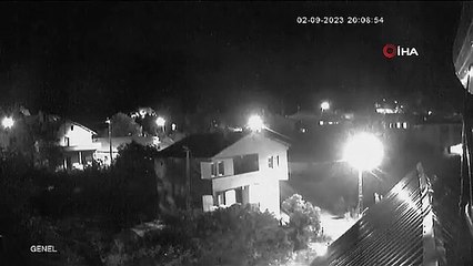 Météore tombant à Gümüşhane reflété sur une caméra de sécurité