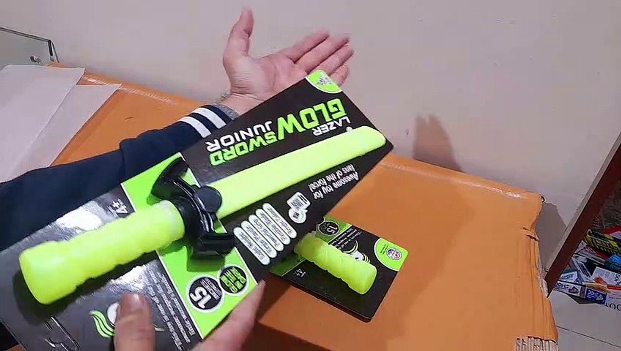 Unboxing and Review of RATNA'S Lazer Glow Sword Glow in The Dark for Kids Green