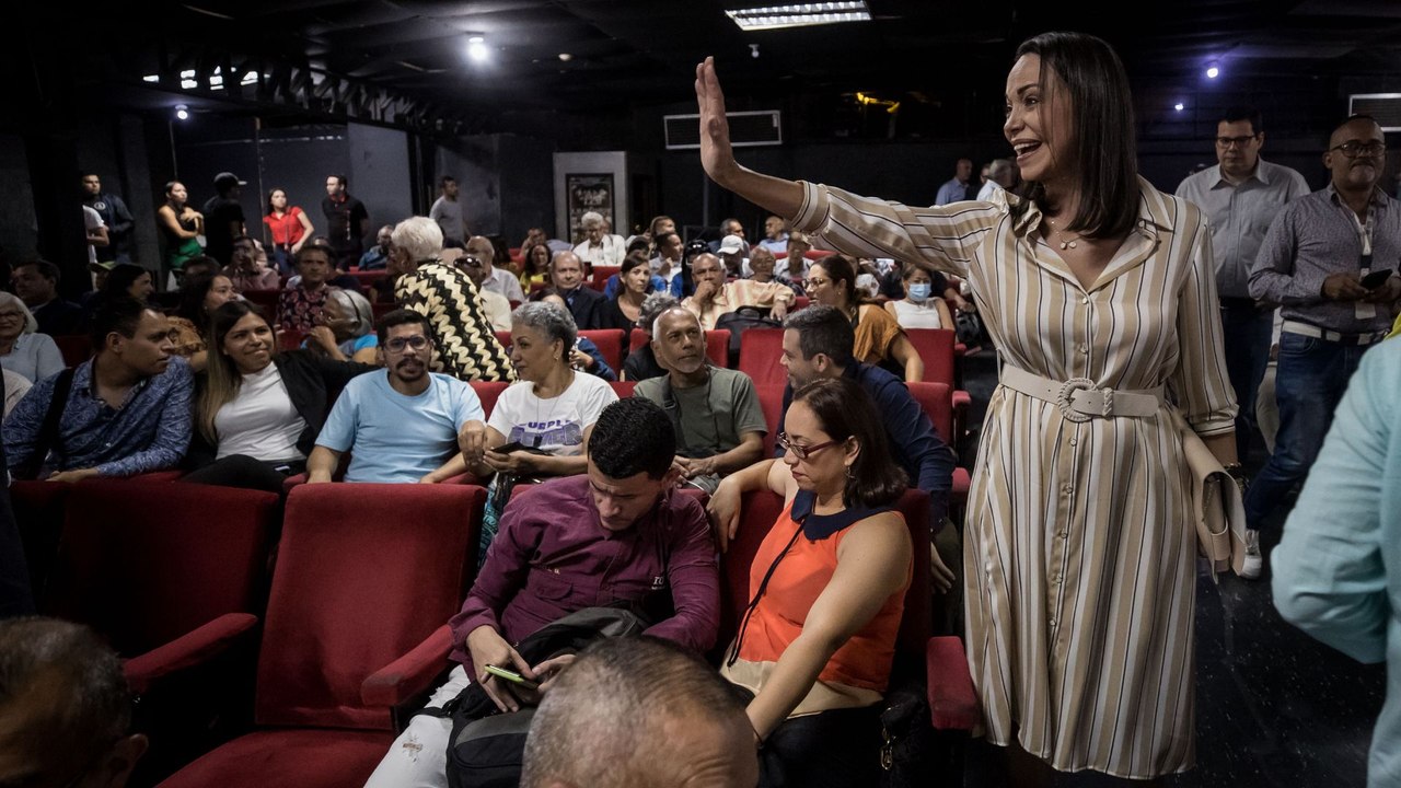 "Habrá obstáculos políticos, logísticos y operativos, para limitar el poder de las primarias", politólogo venezolano Ángel Medina