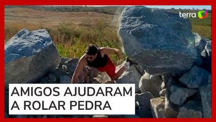 Rocha de três toneladas cai sobre homem que posava para foto no Ceará