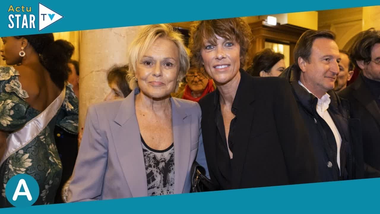 Comme un parfum d'été  Muriel Robin et sa femme Anne Le Nen heureuses en vacances, tendres photos