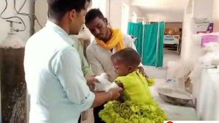 मिर्ज़ापुर: झूला झूलते समय तीन मासूम बच्चे नीचे गिरे, एक की हालत गंभीर