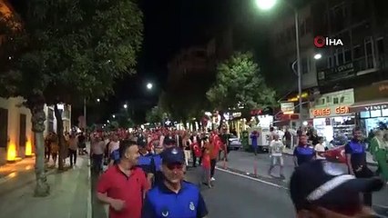Les célébrations de la victoire du 30 août se sont poursuivies avec la promenade en cortège et le concert de Sakiler à Burdur