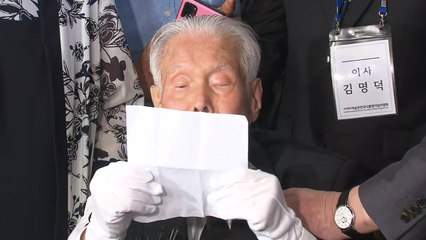 4·19 묘역 참배 '63년 만의 사죄' 이승만 아들 "국민 통합 계기되길" / YTN