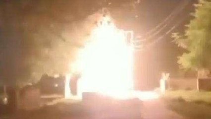मिर्ज़ापुर: ट्रांसफार्मर में शार्ट सर्किट से लगी भीषण लगा, इलाके की विद्युत सप्लाई हुई ठप