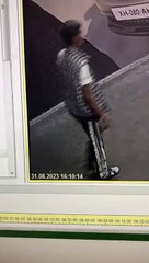 İstanbul'da metro merdivenlerine sabotaj kamerada