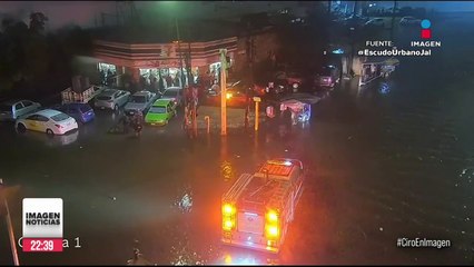 25 vehículos fueron arrastrados por las fuertes lluvias en Guadalajara, Jalisco
