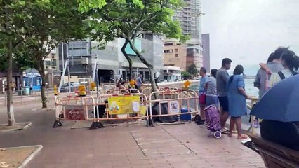 Hong Kong paraliza vuelos y cierra escuelas por el tifón Saola