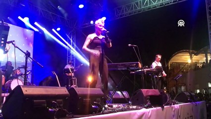Kurtuluş Gününde Ümit Besen-Pamela Banaz'ı Coşturdu