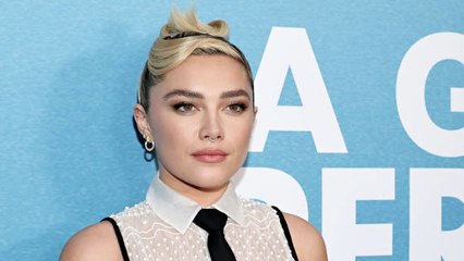 Actriz De Oppenheimer Defiende Sus "Pequeños Y Bonitos Pezones"