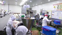 170 Employees Make Dumplings in South Korean Factory