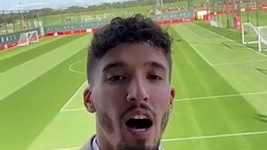 Altay Bayındır'ın Manchester'a selamı var