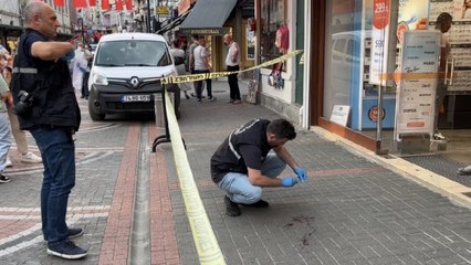 Caddede yürürken başına yorgun mermi isabet etti