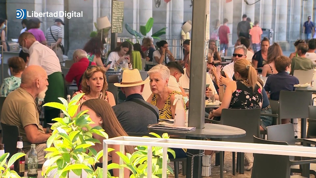 España recibió hasta julio 47,6 millones de turistas que gastaron casi 60.000 millones