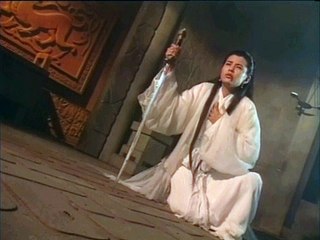 The Return of the Condor Heroes 95 in slow motion 神鵰俠侶 李若彤版 小龍女急火攻心 暈倒在地  Xiaolongnü was so furious that she fainted and fell to the ground