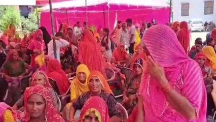 नागौर: फ्री मोबाइल के लिए केम्पों में उमड़ी महिलाओं की भीड़, अपने चहेतों को पहले देने का आरोप, देखिए