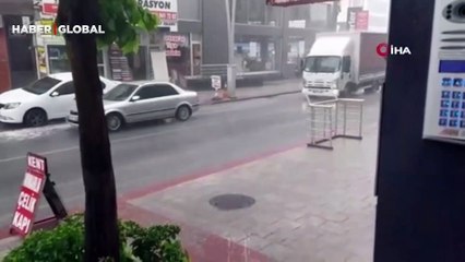 Kocaeli'de sağanak yağmur hayatı olumsuz etkiledi, caddeler sular altında kaldı