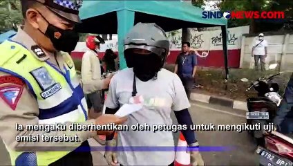 Sejumlah Pengendara Adu Mulut dengan Petugas saat Razia Uji Emisi di Jakarta Utara
