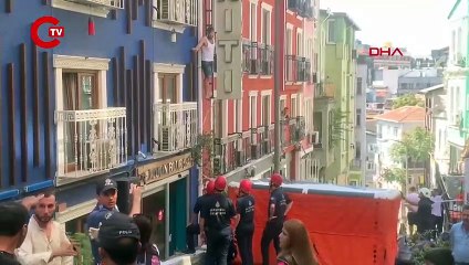 Telefonla tehdit edildi, korkup cama çıktı: İtfaiye ekipleri kurtardı!