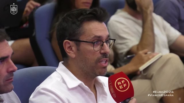 De la Fuente y la pregunta del millón: así justifica aplaudir el falso feminismo y omitir a Jenni Hermoso