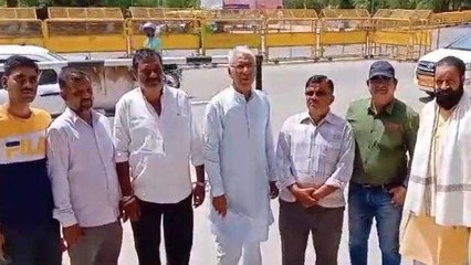 बीकानेर: बैडमिंटन हॉल में चल रही है अव्यवस्था को लेकर ग्रामीणों ने कलेक्टर से की मुलाकात