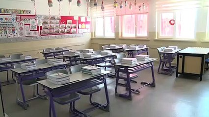 Ressources auxiliaires sur les pupitres d'école pour l'année académique 2023-2024