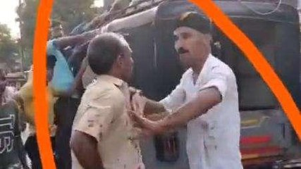 गोण्डा: बीच सड़क पर दो लोगों में खूब हुई मारपीट,देखें घटना का लाइव वीडियो