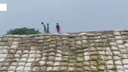 दरभंगा: आधा अधूरा काम छोड़कर ठेकेदार हुआ फरार, अब बाढ़ आने पर लोगों में भय का माहौल