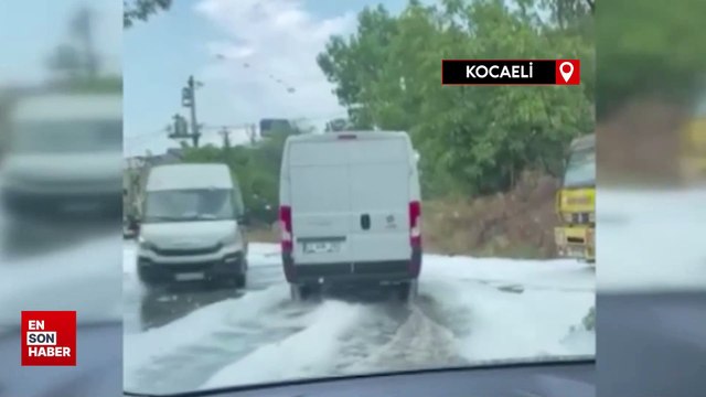 Kocaeli'de sağanak sonrası sokaklar beyaz köpükle kaplandı