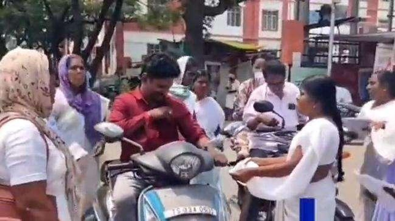 పెద్దపల్లి: వినూత్న రీతిలో ఏఎన్ఎంల నిరసన.. ఏం చేశారంటే..!