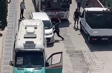 Trafikte tartıştığı sürücüyü bıçakladı