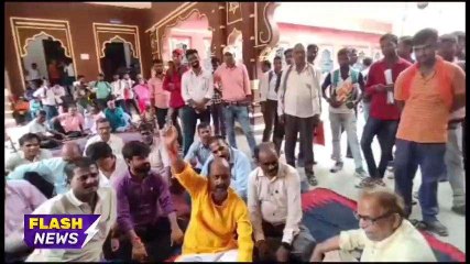 दरभंगा: बकाए वेतन भुगतान की मांग को लेकर कर्मचारियों ने विश्वविद्यालय में किया तालाबंदी