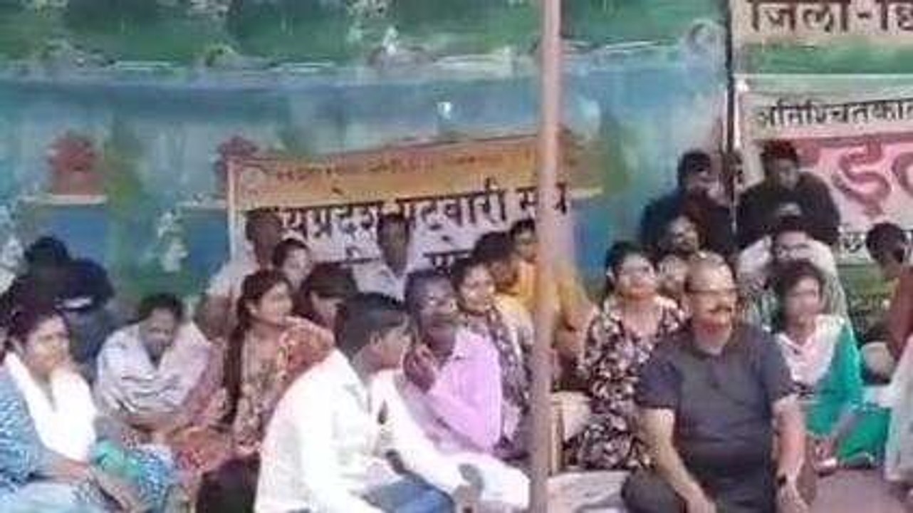 छिंदवाड़ा: पटवारी संघ का पांचवे दिन भी जारी आंदोलन, मांग पूरी नही होने पर निकलेंगे तिरंगा यात्रा