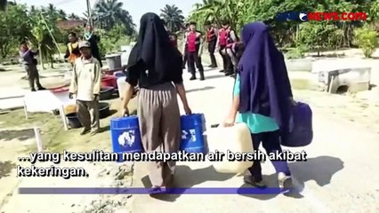 Kemarau Panjang, Polres Mesuji Gunakan Water Canon untuk Salurkan Air bagi Warga